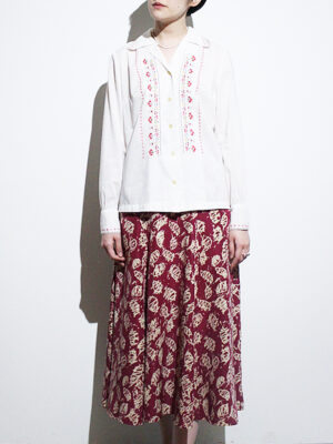 1970s embroidery open coller blouse